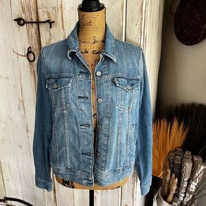 Levi’s medium wash classic denim jacket